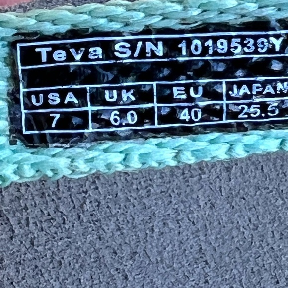 Teva “Mush” Flip Flops size 7, great condition, clean, color is green / aqua mix - Picture 4 of 5